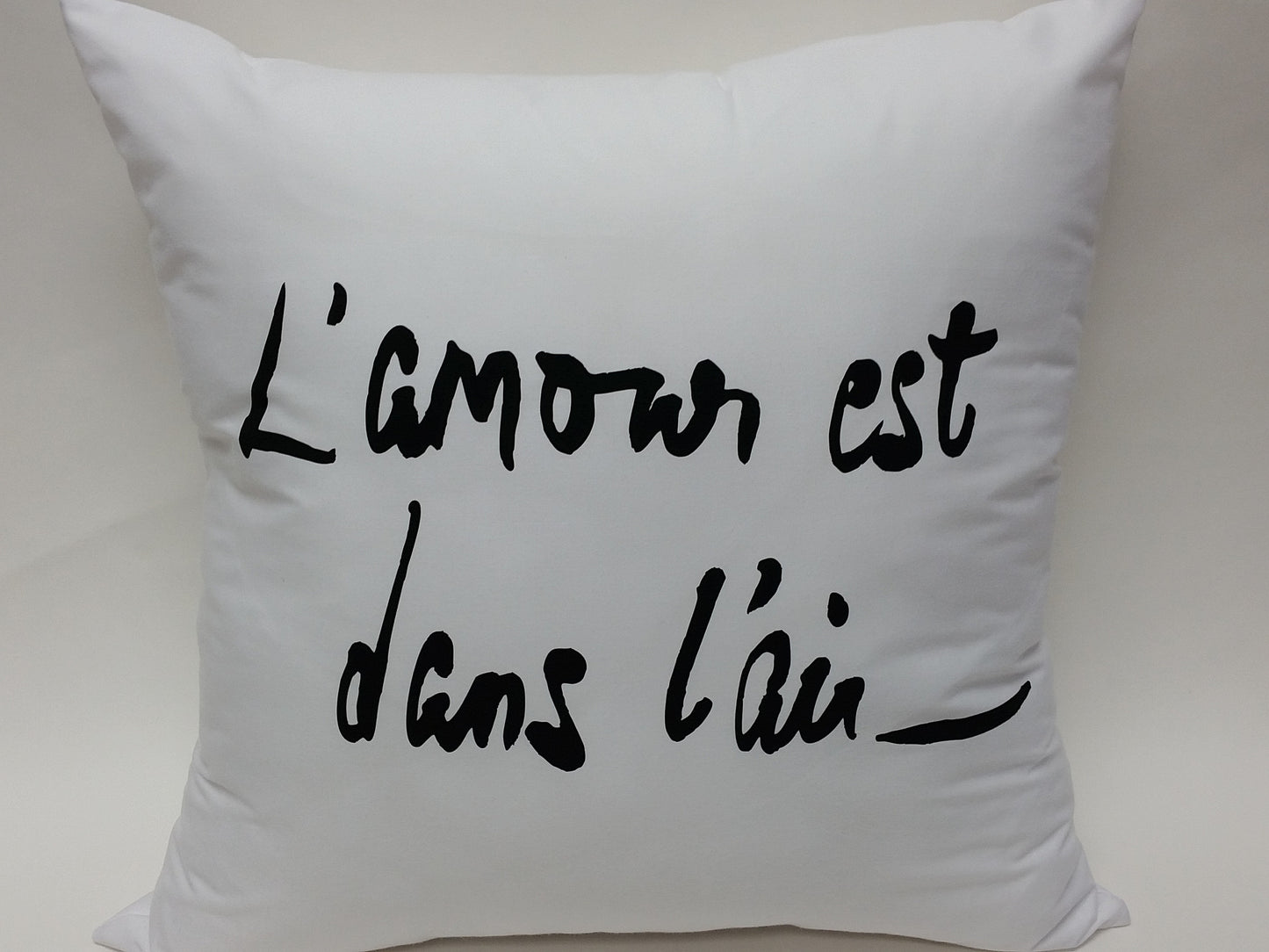 L'amour est dans l'air Bed Love Pillow Cover