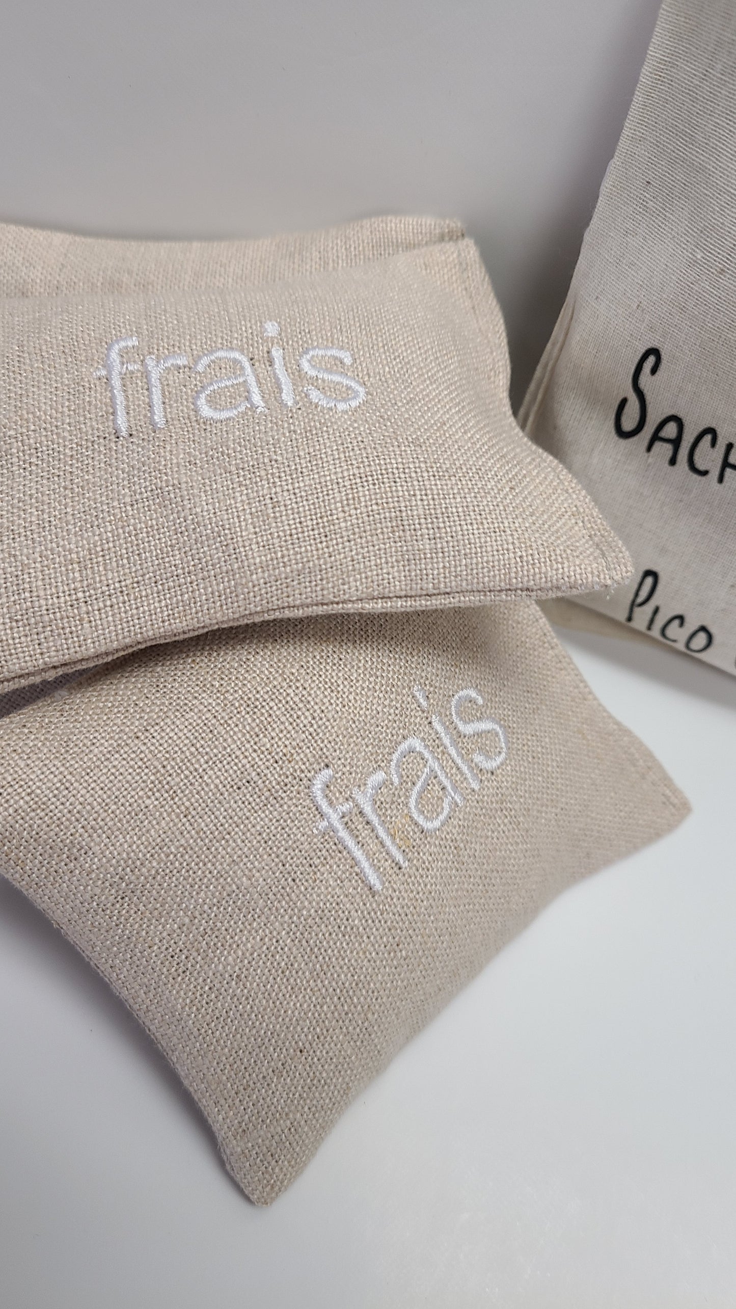 Bag of FRAIS Dryer Sachets
