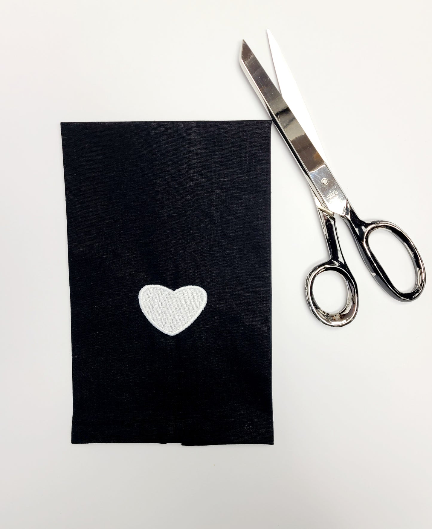 Heart Linen Fingertip Towel Black